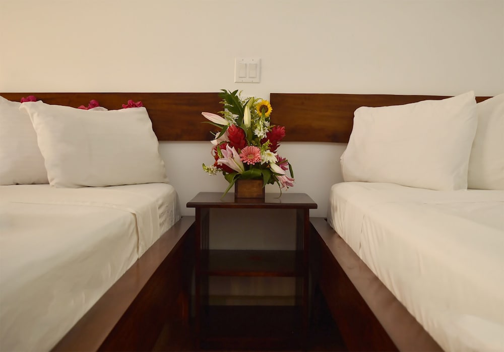 Standard Room, 2 Queen Beds, Non Smoking photo 2