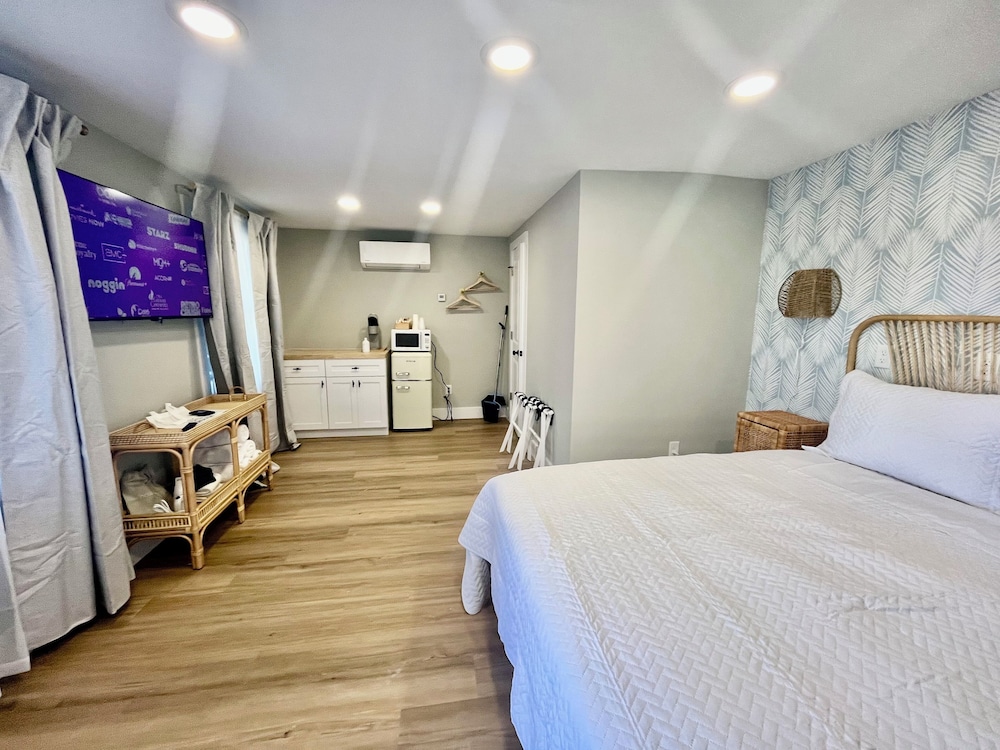Standard Room, 1 Queen Bed, Non Smoking, Pets Allowed photo 2