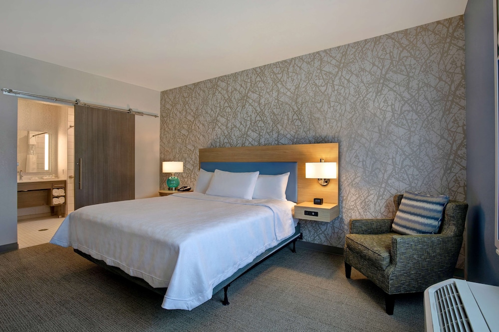 Room, 1 King Bed, Accessible (Mobility & Hearing) - Photo 2