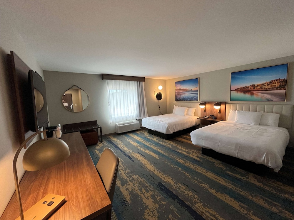 Room, 2 Queen Beds, Accessible, Non Smoking - Photo 1