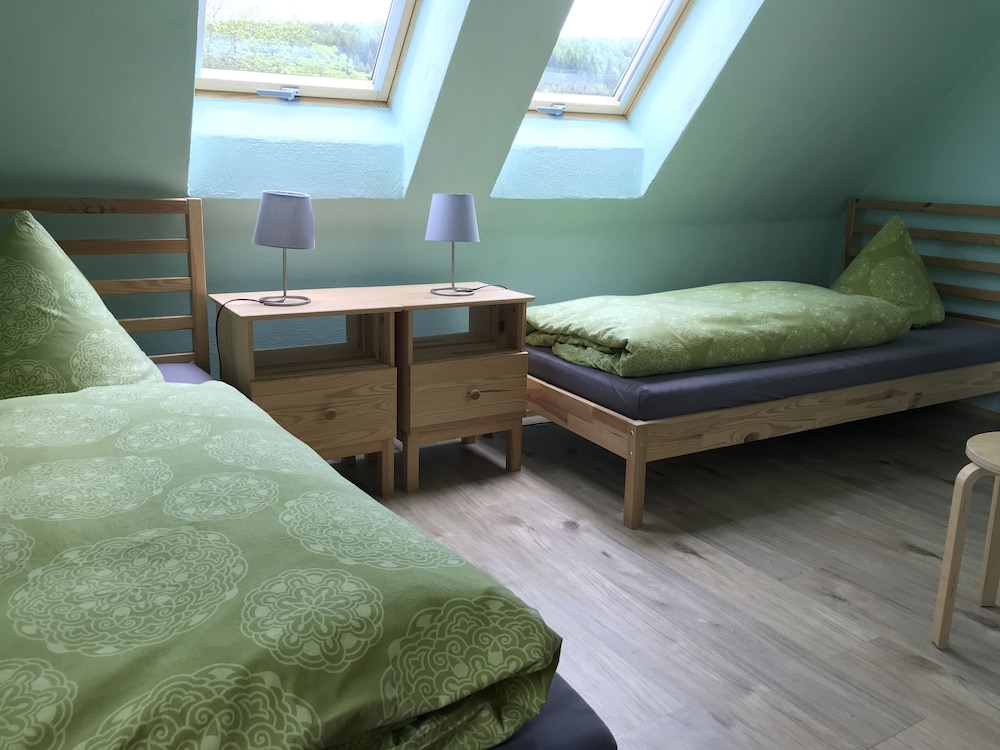 Basic Apartment, 3 Bedrooms, Non Smoking, Mountain View photo 2