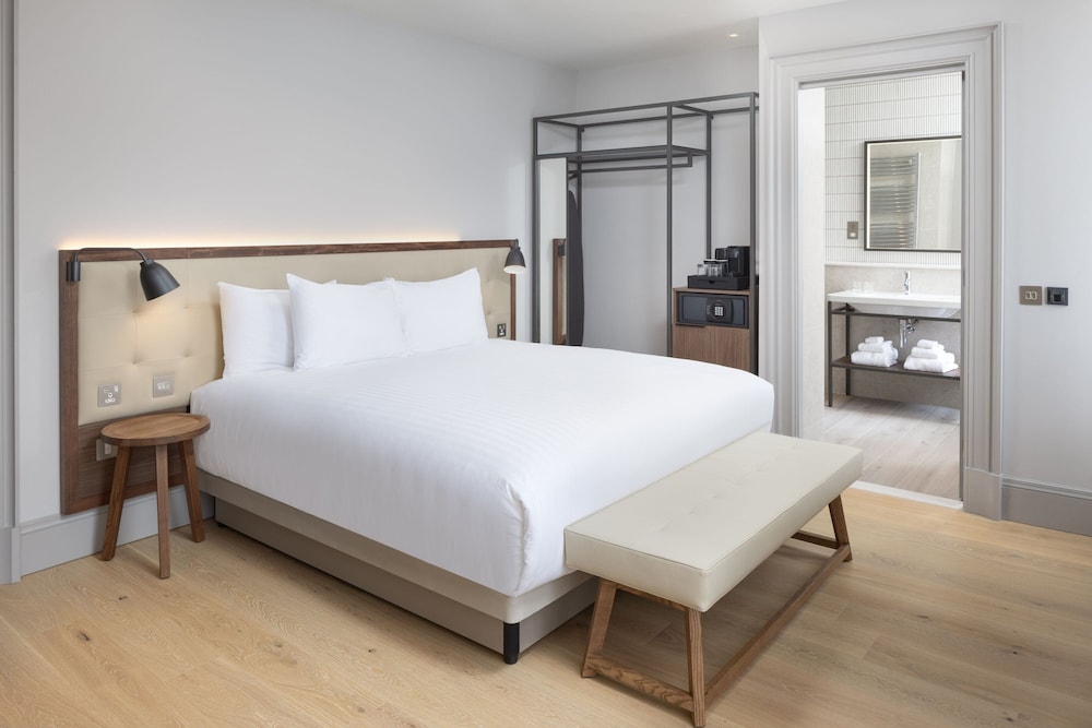 Junior Suite, 1 King Bed (View, Urban), photo 6