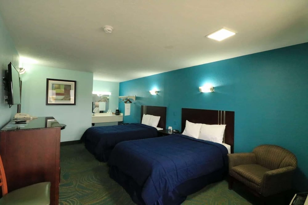Double Room, 2 Double Beds, Refrigerator & Microwave photo 1
