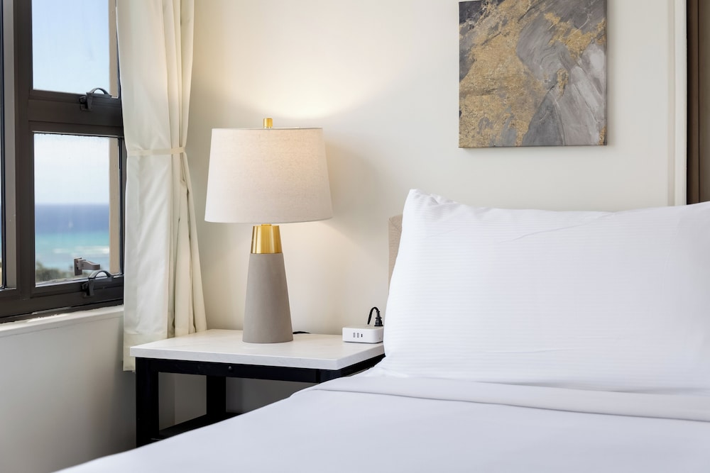Premium Remodeled Condo with Ocean View and Parking: Premium Apartment, 1 King Bed with Sofa bed, Ocean View (WB 2713 T1) photo