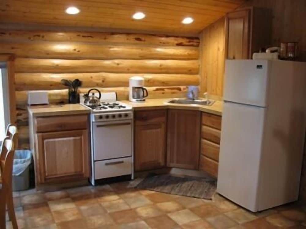Trapper Cabin photo 3