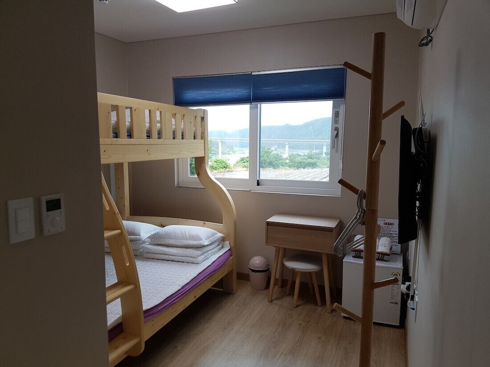 Room (3 people) photo 1