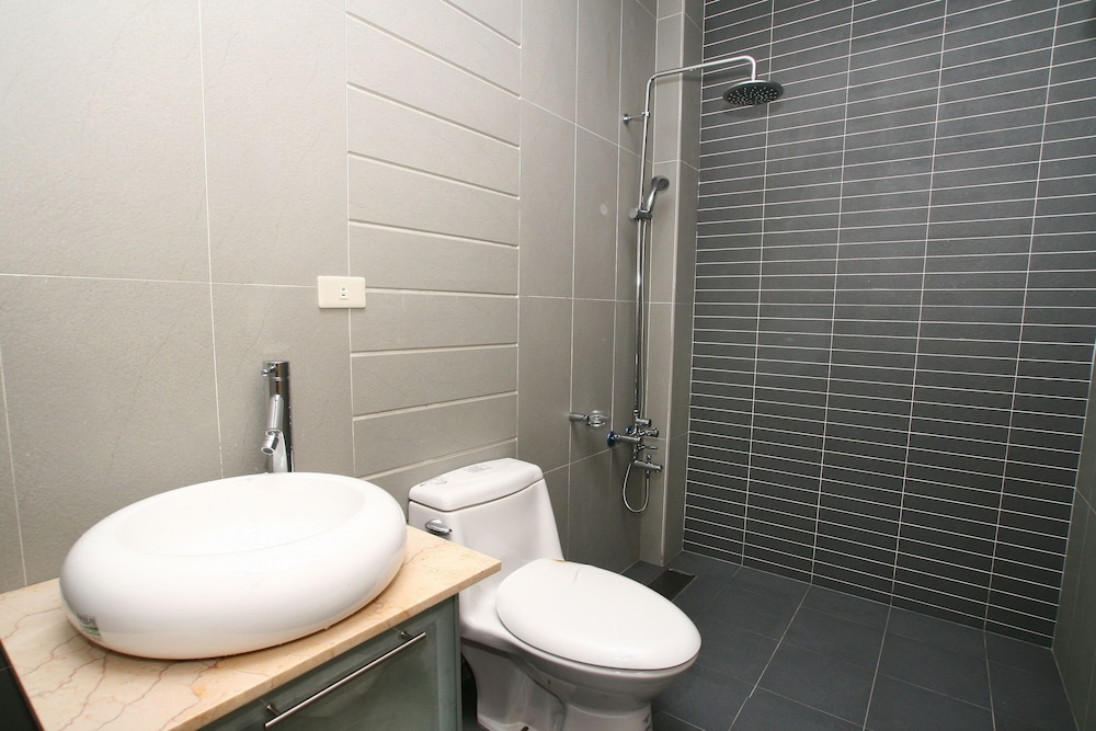 Luxury Quadruple Room, 2 Queen Beds, Balcony, River View photo 3