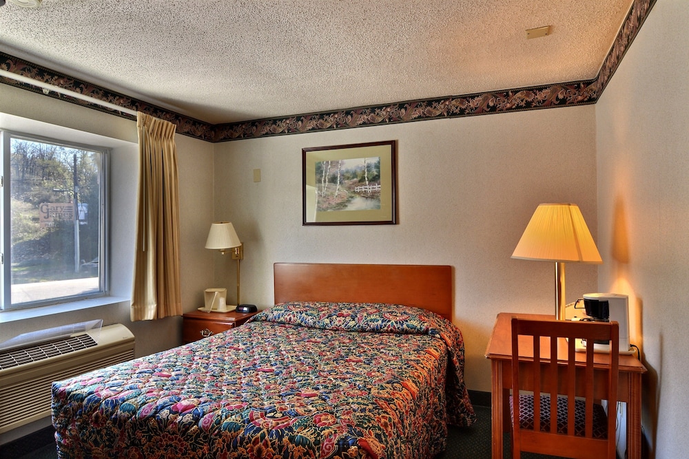 Standard Room, 1 Queen Bed, Non Smoking - Photo 5