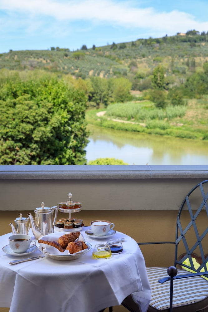Exclusive Double Room (garden or river view) photo 3