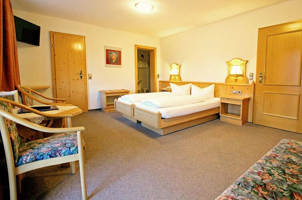 Superior Double Room, Balcony (Schwarzwaldstüble) photo 2