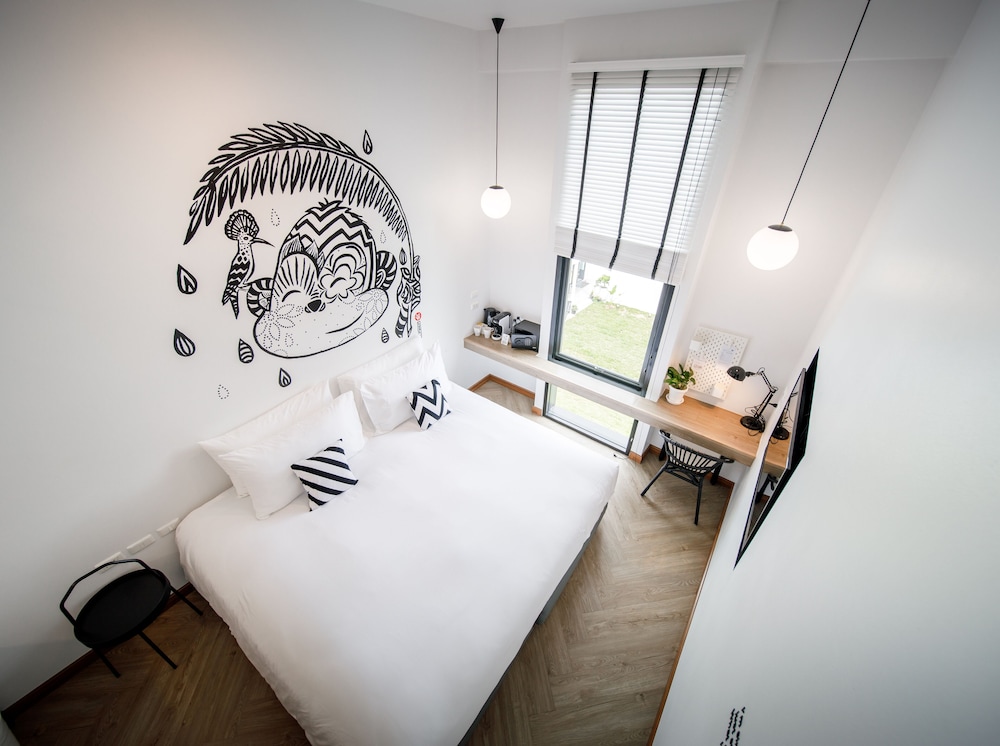 Chimpanzee pod (King bed) - Photo 2