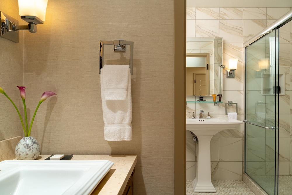 Deluxe Double or Twin Room, 2 Queen Beds, Balcony photo 3