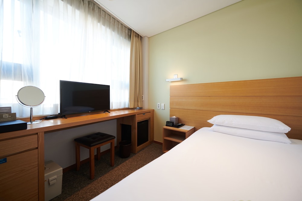 Single Room (1 Single Bed)