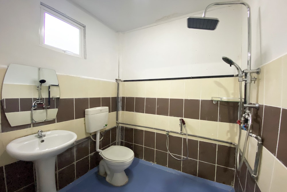 Family Room, Private Bathroom photo 3