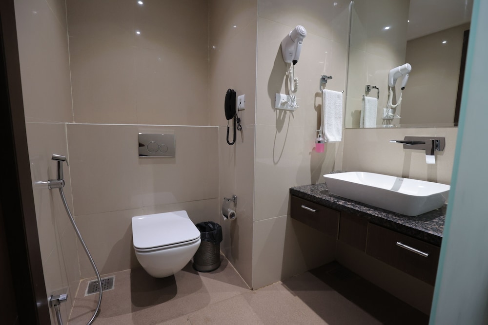 Deluxe Room, 1 Double Bed, Non Smoking - Photo 2