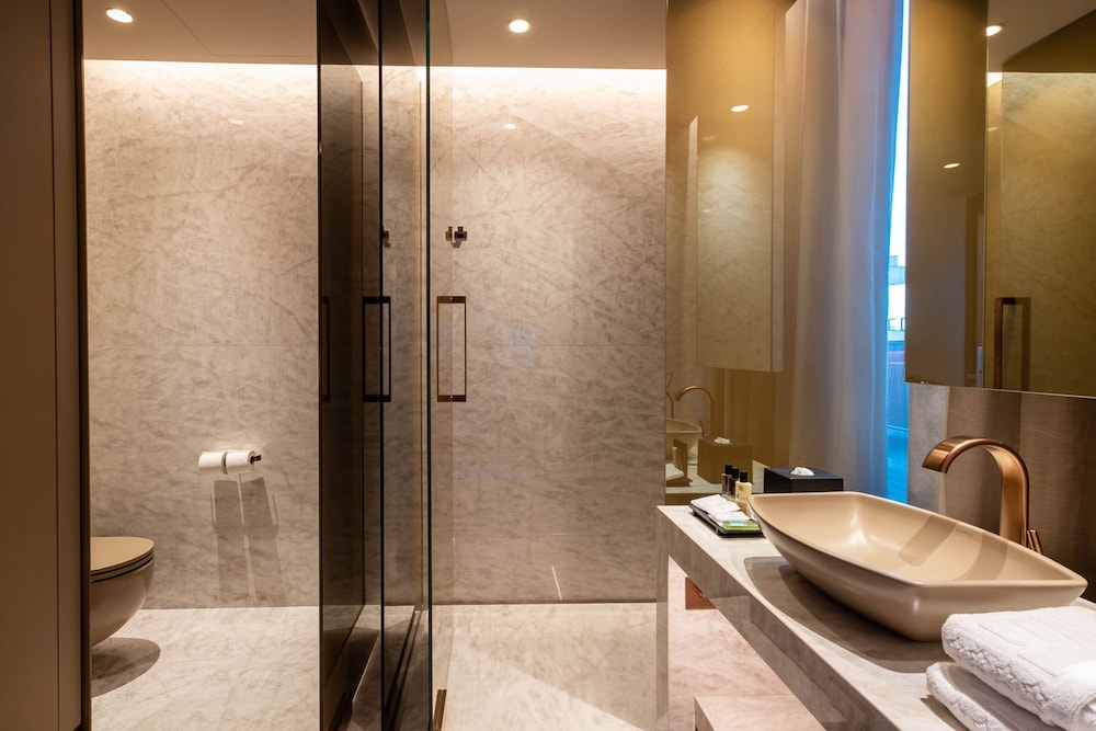 Superior Deluxe with Jacuzzi - Photo 3