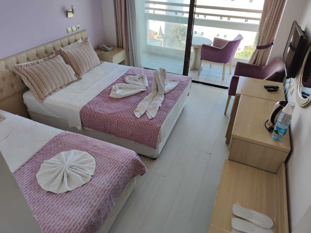 Standard Triple Room, 3 Twin Beds photo 1