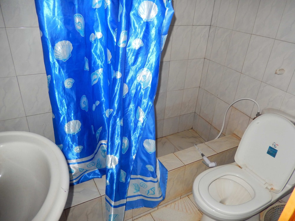 Basic Triple Room photo 3