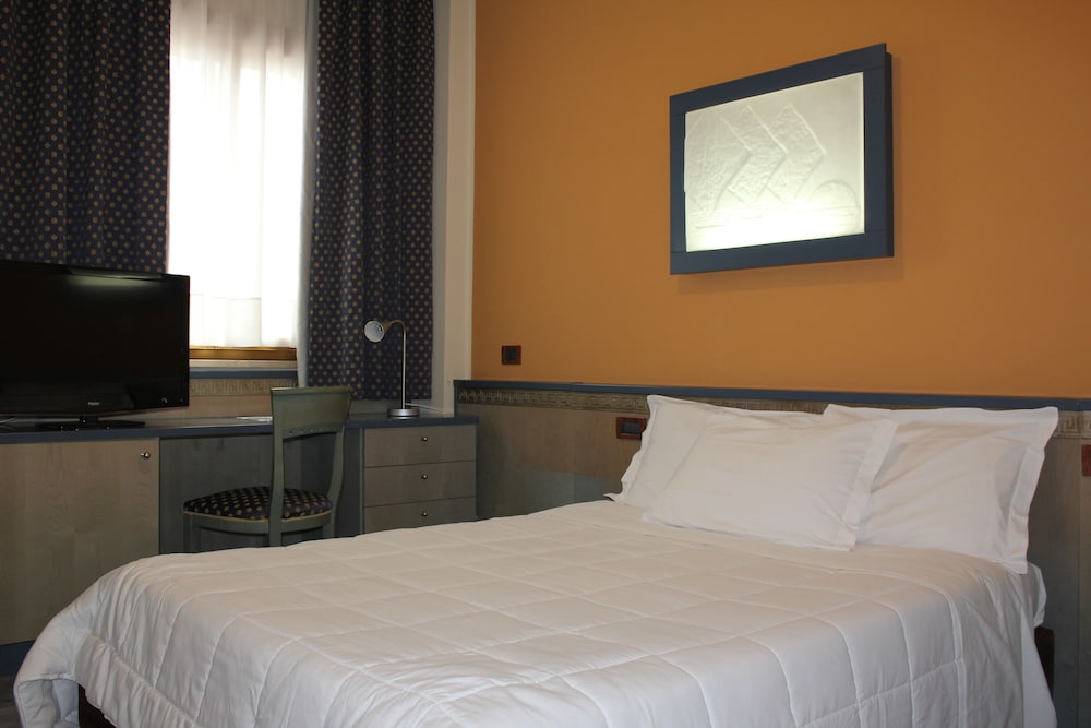 Standard Room, 1 Double Bed - Photo 2