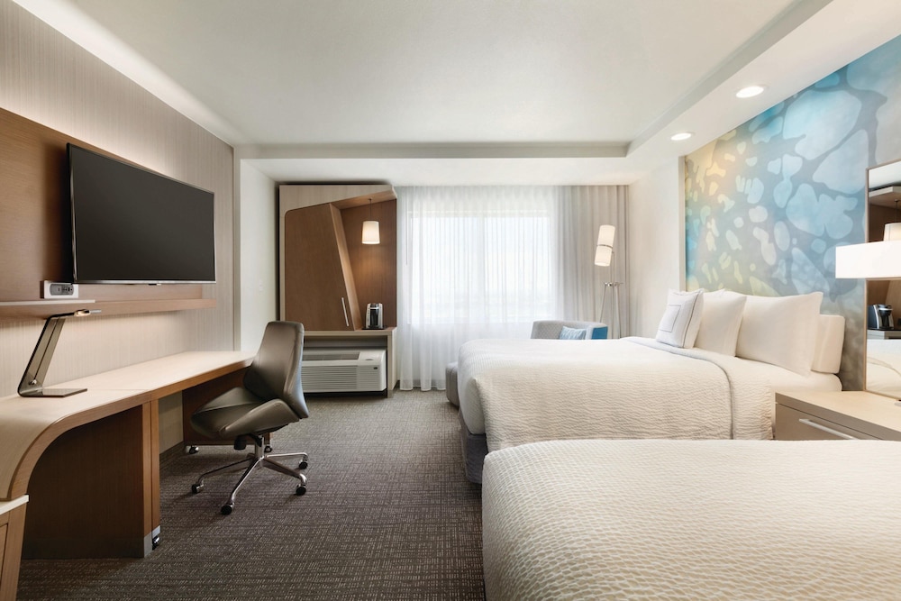Room, 2 Queen Beds (Hearing Accessible) photo 2
