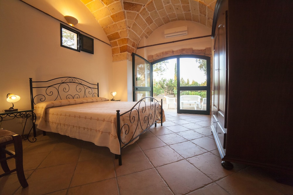 Standard Double Room, 1 Queen Bed, Garden View photo 2