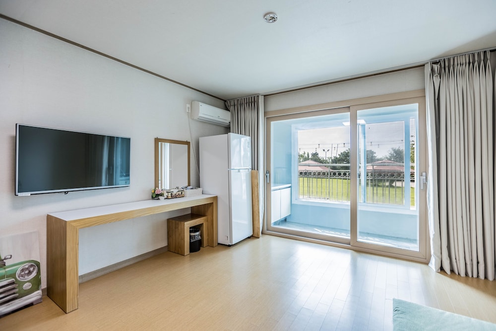 Room (Korean Ondol) photo 3