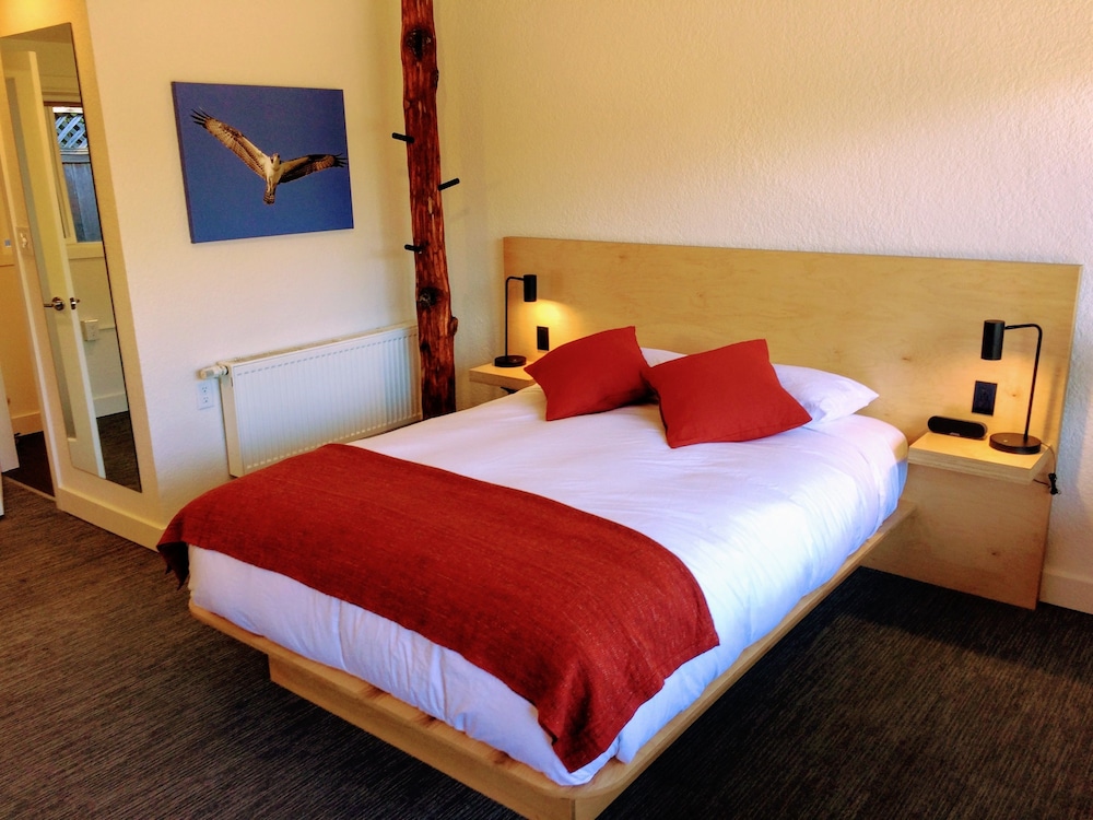 Standard Room, 1 Queen Bed, Private Bathroom