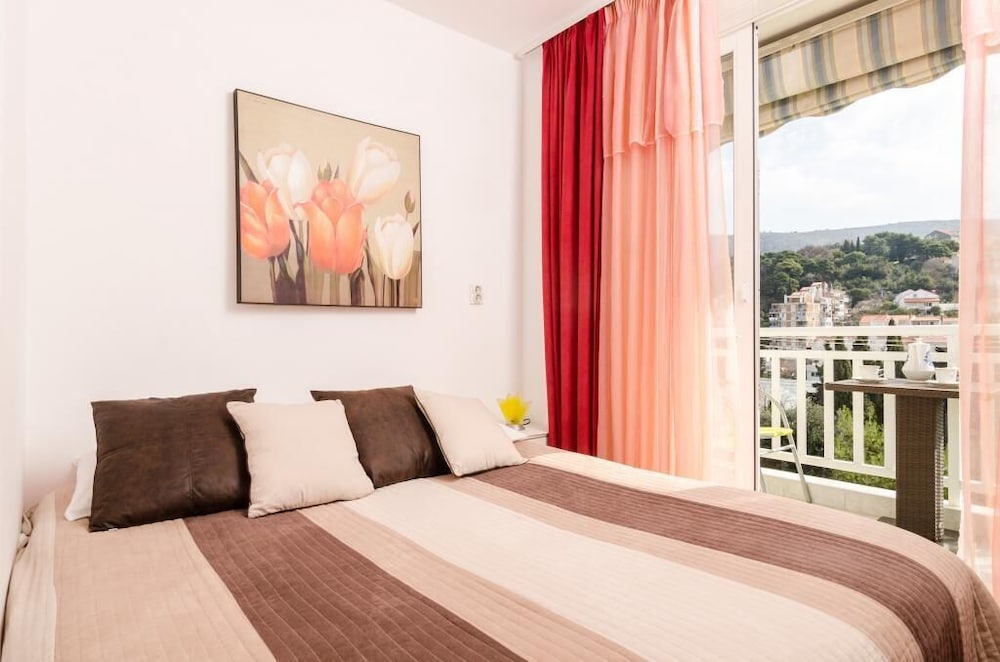 Apartment (One-Bedroom Apartment with Balcony)