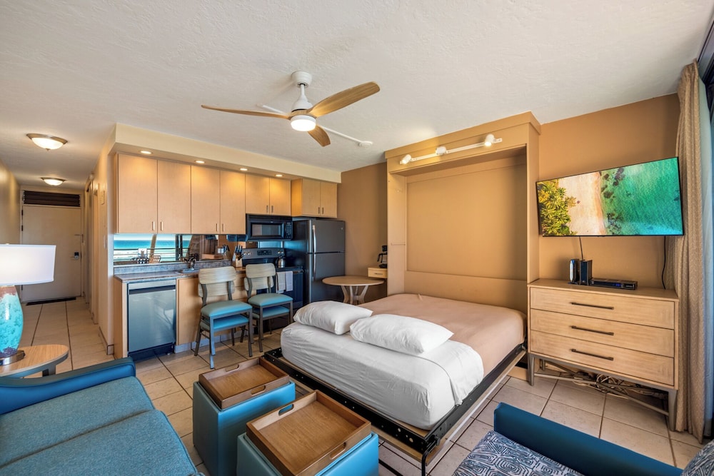 Classic Condo, 1 Bedroom, Lanai, Partial Ocean View