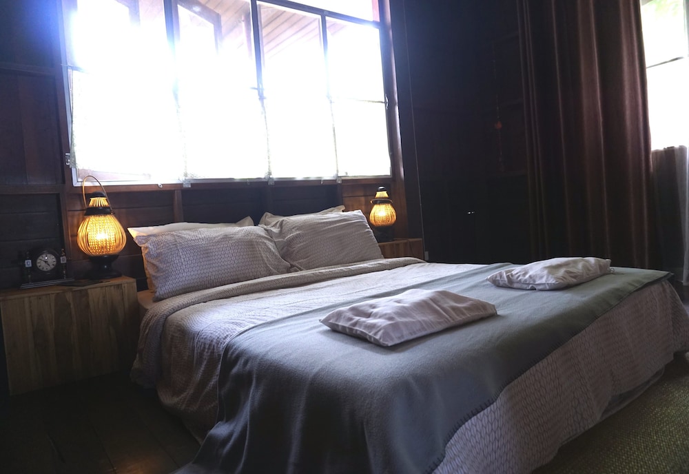 Double Room With Air Conditioner (Shared Bathroom) photo 1