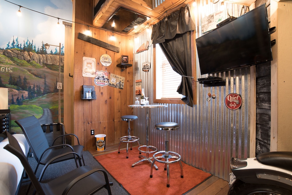 Room (Biker Roadhouse) - Photo 3