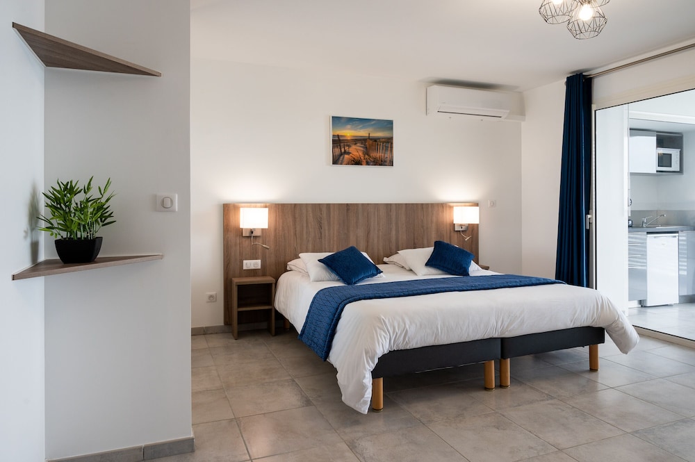 Standard Studio, 1 Queen Bed, Mobility Accessible - Photo 1