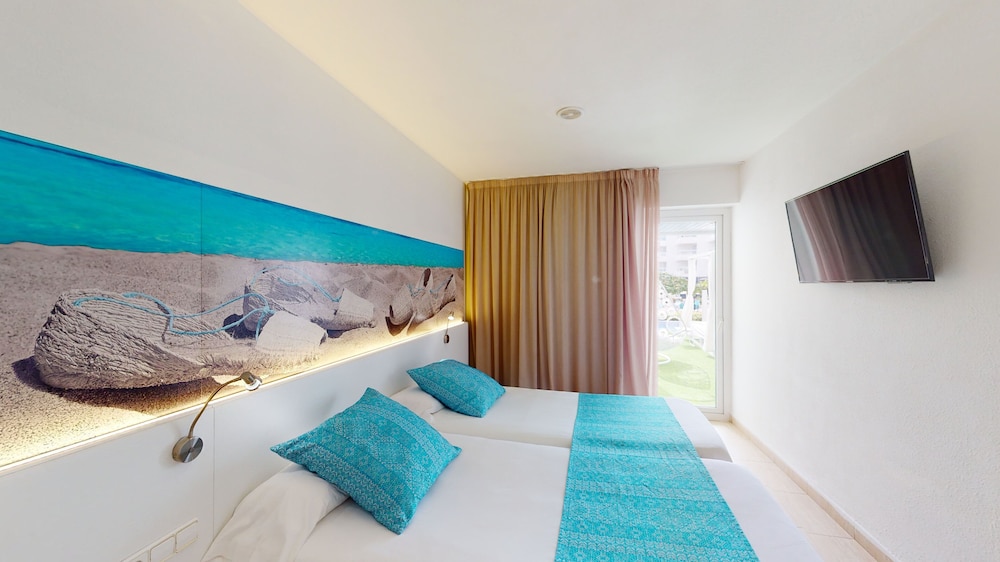 Swim Up Suite photo 3