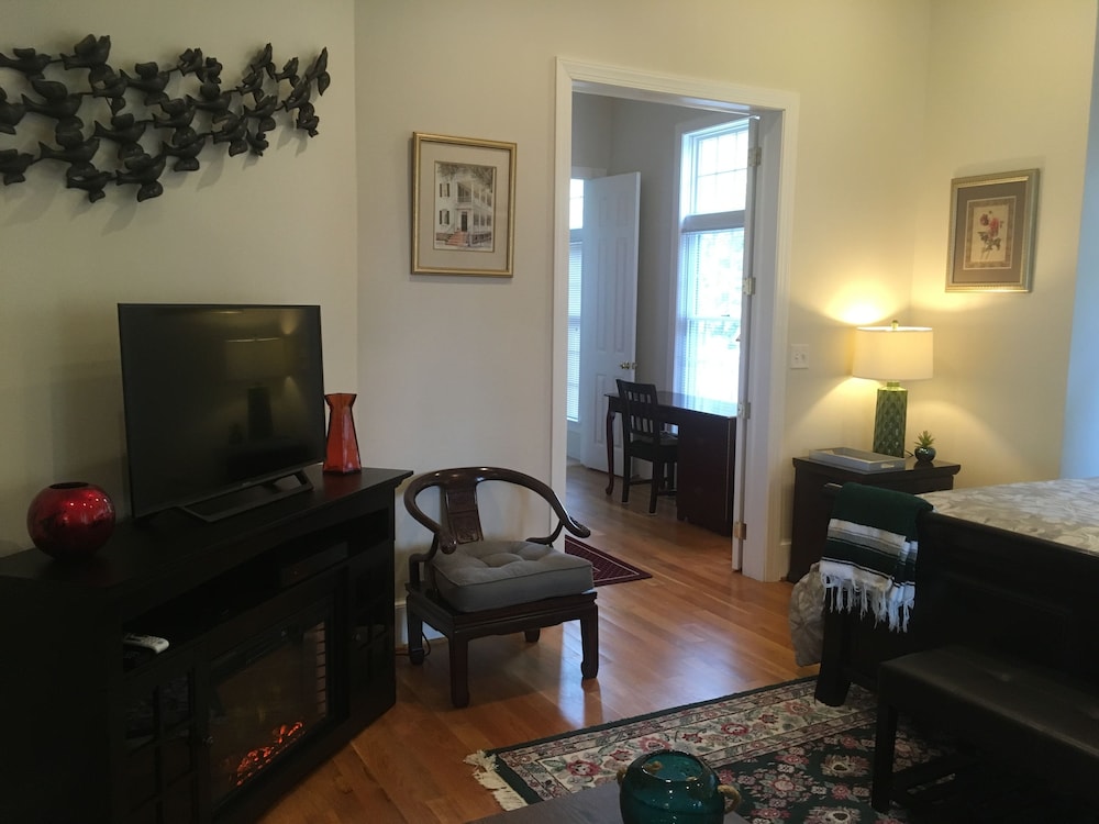 Green Room Suite photo 3