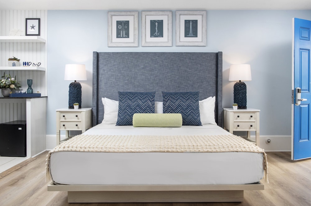 Room, 1 King Bed, Sun Deck - Photo 2
