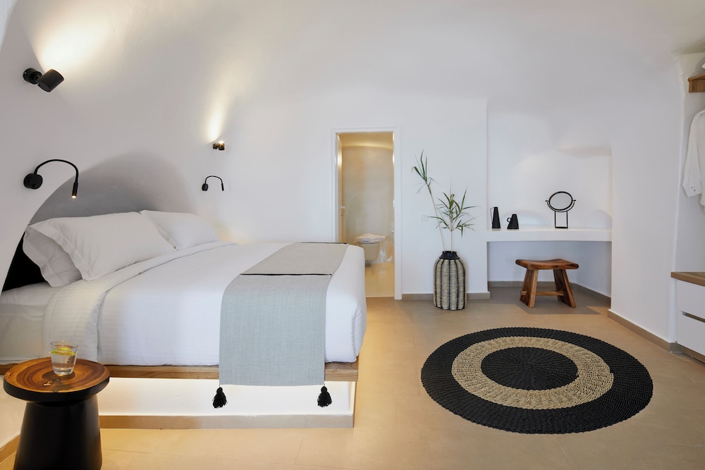 Zest Cave with hot tub & Caldera View