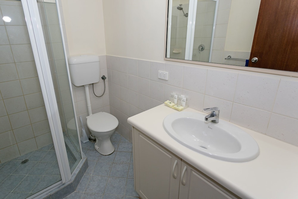 Three-Bedroom Apartment - Photo 22