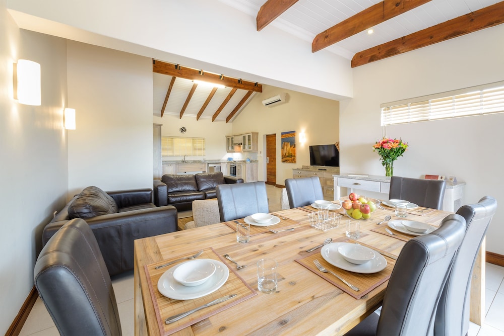 Three Bedroom Villa with Splash Pool photo 2