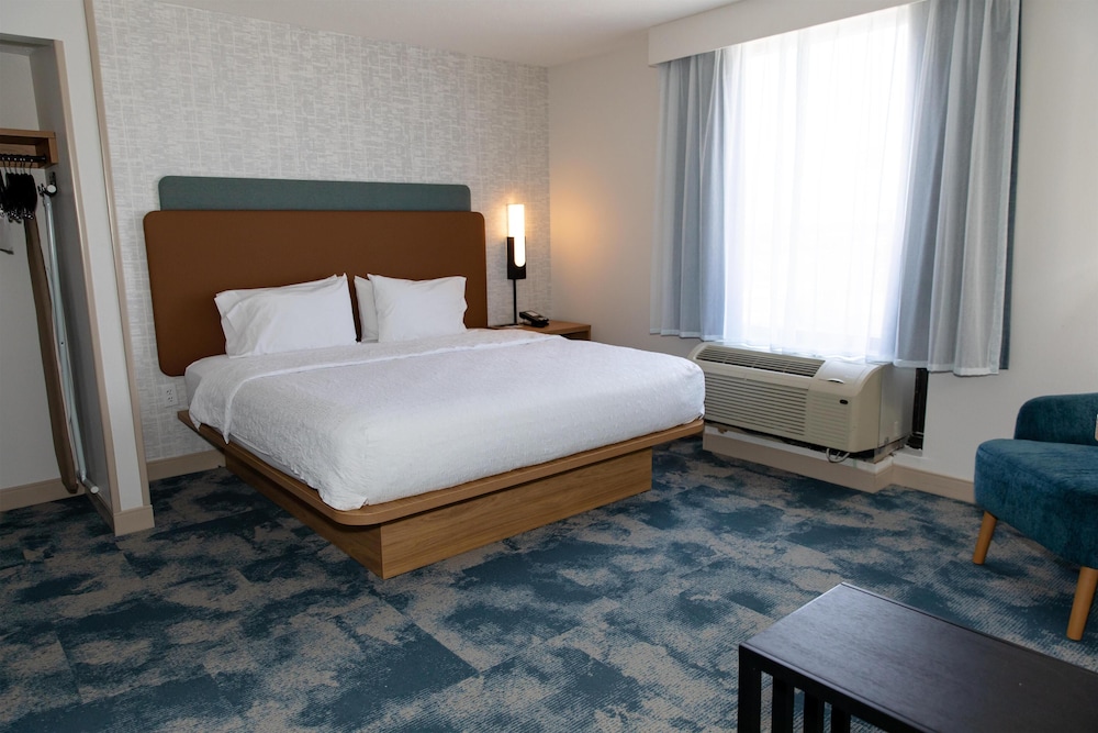 Suite, One King Bed, Non-Smoking photo 1