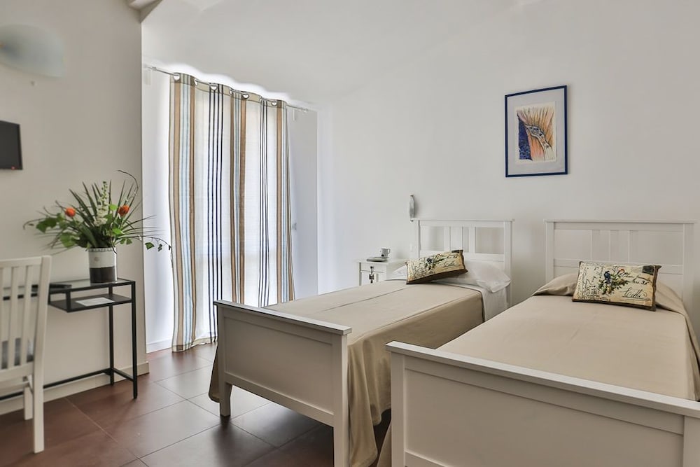 Twin Room, Partial Sea View