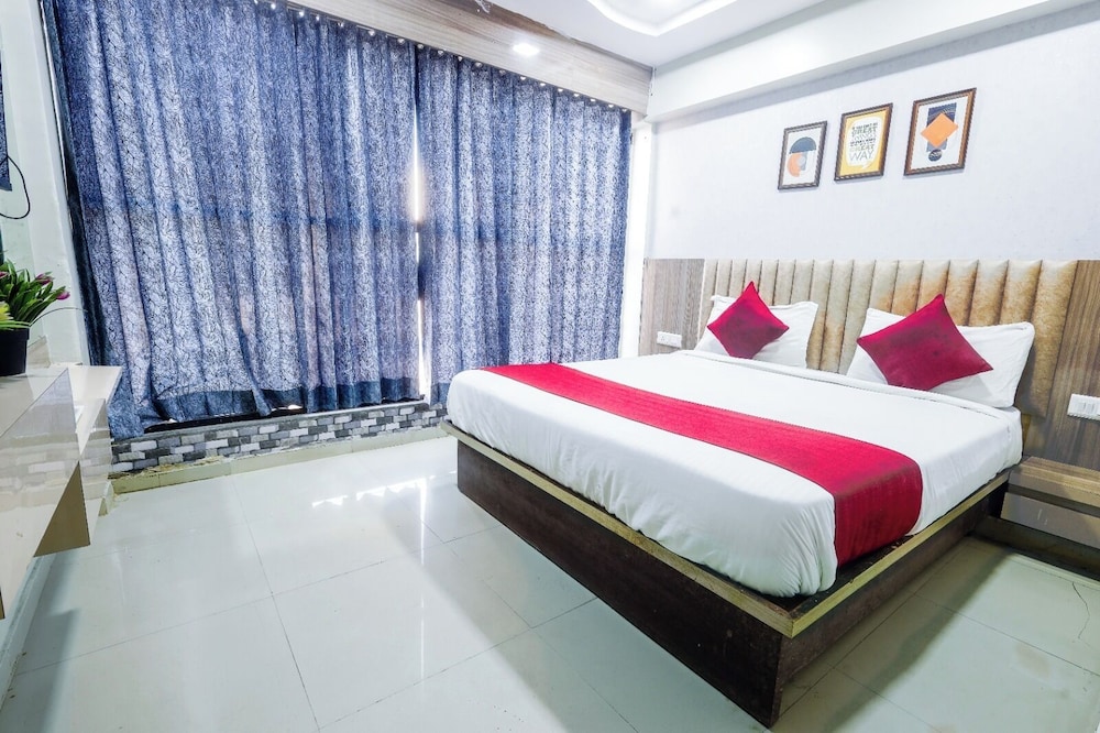 Deluxe Room, City View