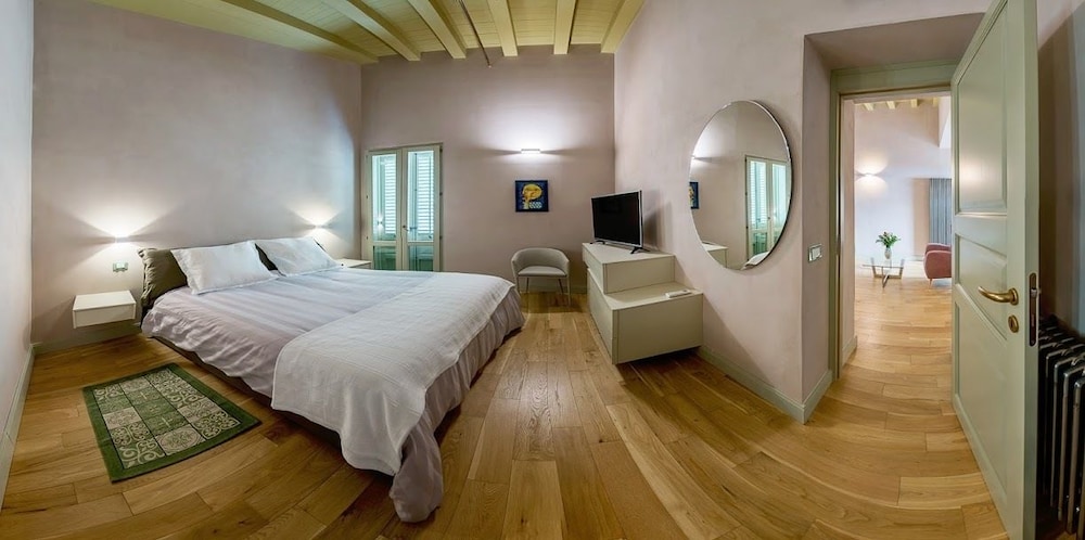 Junior Suite, 1 Bedroom, Private Bathroom photo 1