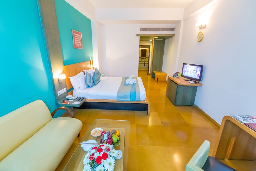 Standard Double Room, 1 Bedroom, Smoking, City View photo 3