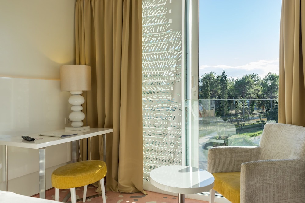 Two Double Rooms with Connecting Door 44 m2 Courtyard/Park View with French Balconies photo 3