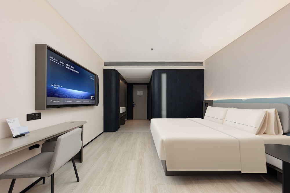 Comfort Single Room, 1 King Bed, Housekeeping