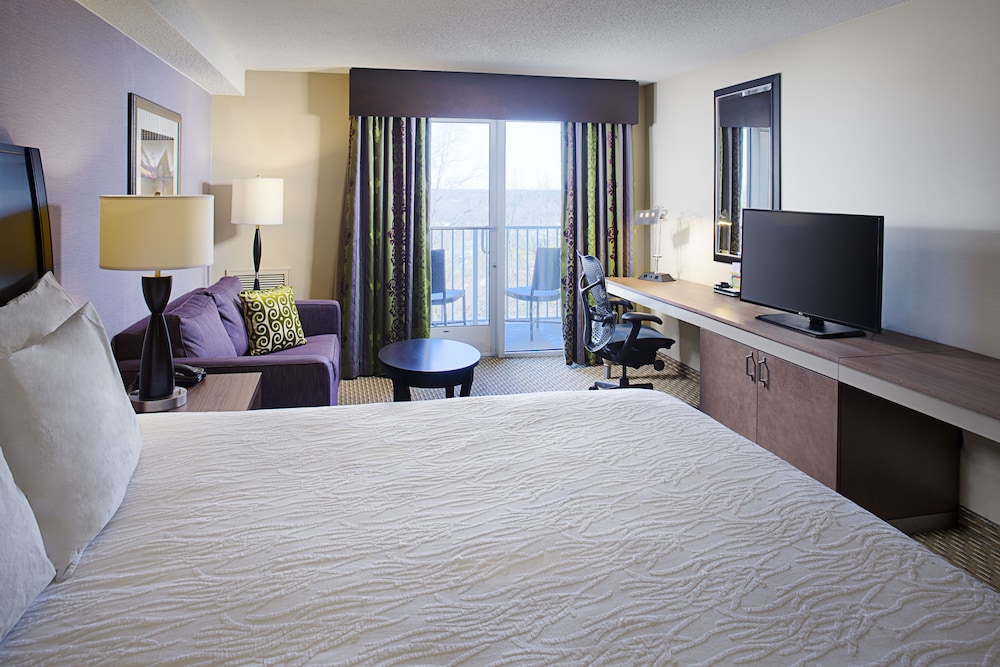Room, 1 King Bed, Balcony - Photo 2