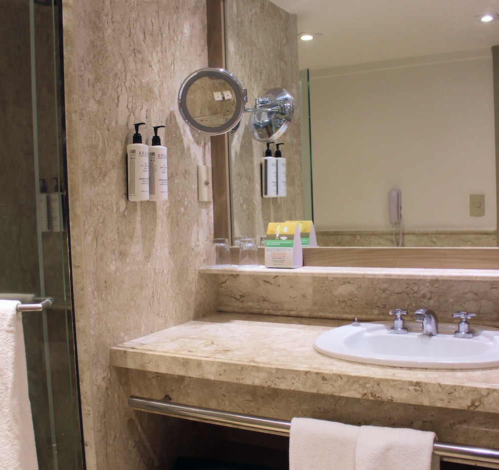 Classic Room, 1 King Bed, Accessible, Club Lounge Access (Walk-In Shower) - Photo 8