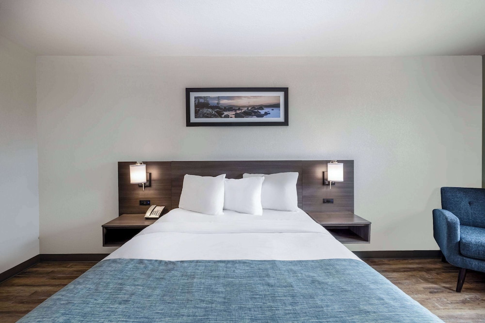 Room, 1 Queen Bed, Accessible, Non Smoking (Roll-In Shower) photo 2