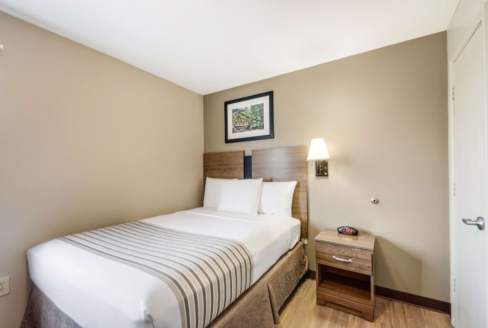 Room, 1 Queen Bed, Non Smoking (Efficiency) photo 3