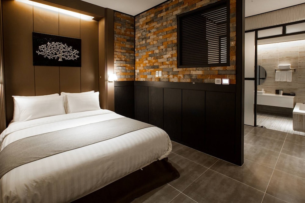 Junior Double Room